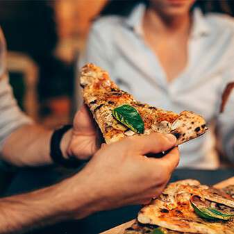 Pizza in der Roots Sportsbar Braunschweig Pizza in der Roots Sportsbar Braunschweig
